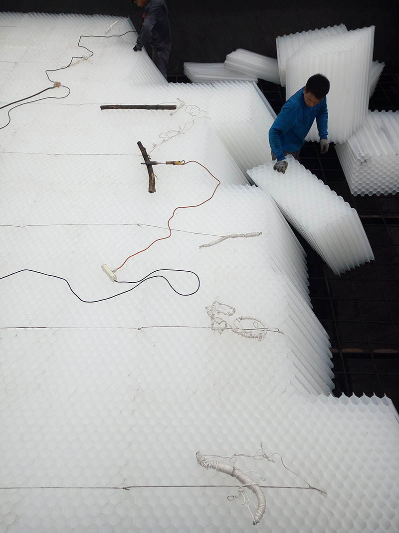 蜂窩斜管填料安裝現(xiàn)場